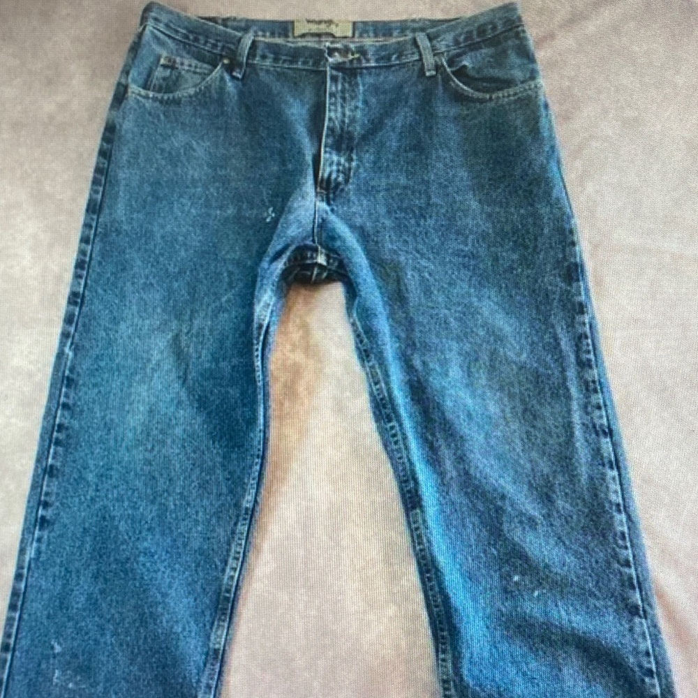 Wrangler Men's Classic Blue Relaxed Jeans